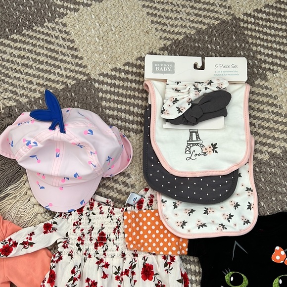 0-3 Month Baby Girl Clothing Bundle - Picture 5 of 6